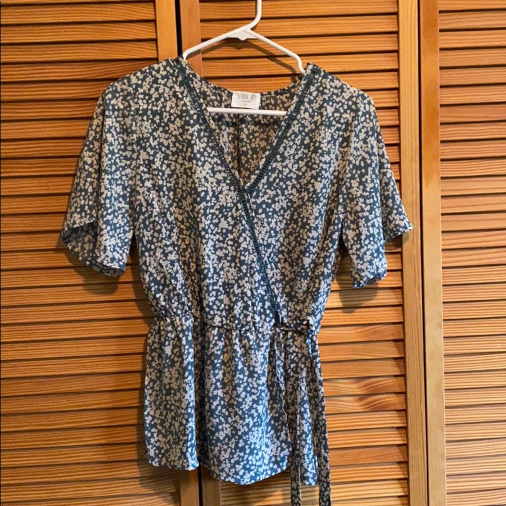 Adorable silky side tie shirt